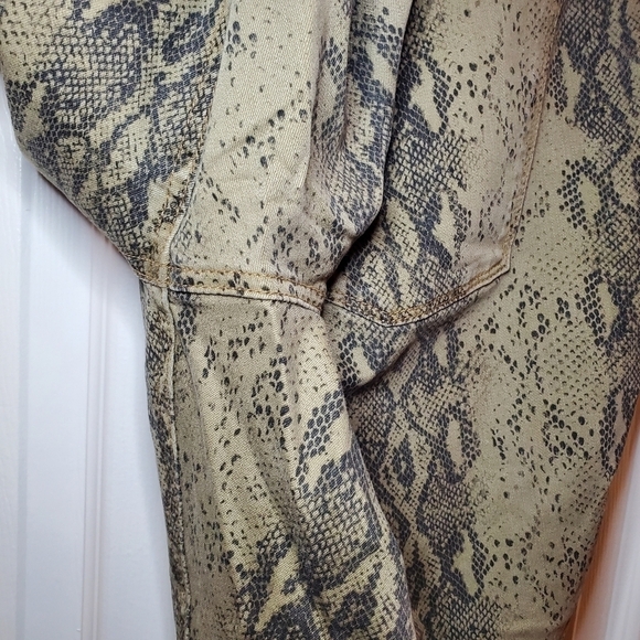 Judy Blue Sz 16W Skinny Mid Rise, Snake Skin Jeans - Picture 8 of 11